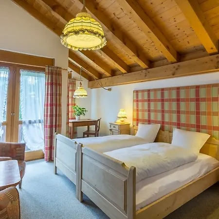 Bellaval Hotel